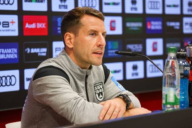 Head coach Moritz Glasbrenner SSV Ulm 1846 at the press conference after the match FC Ingolstadt 04 vs SSV Ulm 1846 Football on 04 10 2025, DFB regulations prohibit any use of photographs as image sequences and or quasi video GER, Soccer, 3 Liga, Matchday 10, FC Ingolstadt 04 vs SSV Ulm 1846 Football, 04 10 2025, Audi Sportpark Ingolstadt Copyright: xEibner-Pressefoto OliverxSTRISCHx EP-OSH