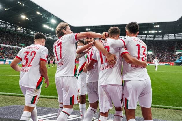 1 Bundesliga 2025 2026 6 Matchday 04 10 2025 FC Augsburg vs VfL Wolfsburg WWK Arena Augsburg, Germany FC Augsburg players cheer after the goal for 3 1 Copyright: xLukaxKolanovicx