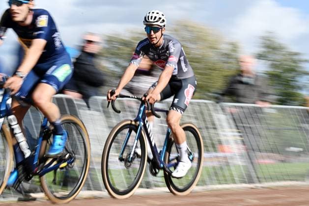 Belgian Jente Michels pictured in action during the men s elite race of the Exact Cross, stage 1 (out of 7) in the Exact Cross cyclocross competition, in Meulebeke, on Saturday 04 October 2025. MAARTENxSTRAETEMANS  x136060525x