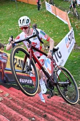 Belgian Michael Vanthourenhout pictured in action during the men s elite race of the Exact Cross, stage 1 (out of 7) in the Exact Cross cyclocross competition, in Meulebeke, on Saturday 04 October 2025. MAARTENxSTRAETEMANS  x136060648x