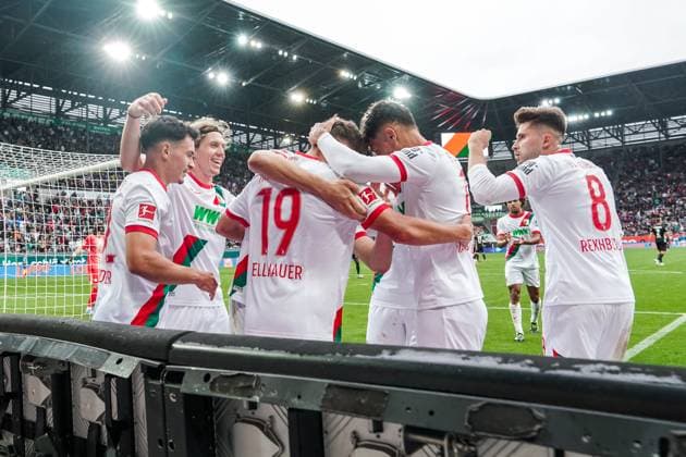 1 Bundesliga 2025 2026 6 Matchday 04 10 2025 FC Augsburg vs VfL Wolfsburg WWK Arena Augsburg, Germany FC Augsburg players cheer after the goal for 3 1 Copyright: xLukaxKolanovicx