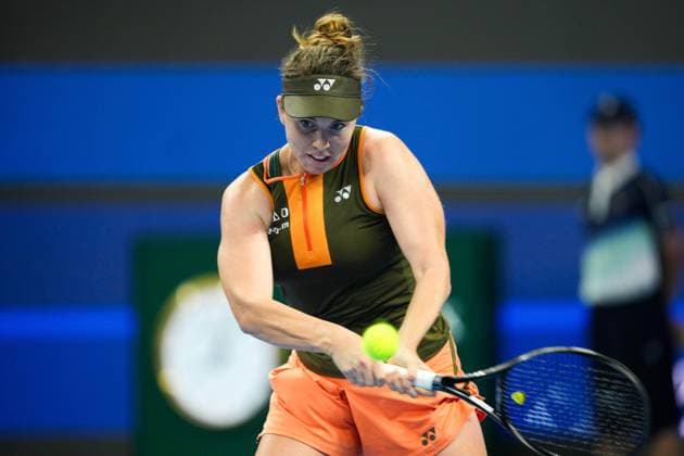 (251004) -- BEIJING, Oct. 4, 2025 -- Linda Noskova hits a return during the women s singles semifinal match between Linda Noskova of the Czech Republic and Jessica Pegula of the United States at 2025 China Open tennis tournament in Beijing, China, Oct. 4, 2025. ) (SP)CHINA-BEIJING-TENNIS-CHINA OPEN-WOMEN S SINGLES-SEMIFINAL (CN) NaxYuqi 