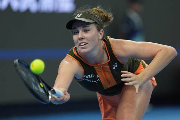 (251004) -- BEIJING, Oct. 4, 2025 -- Linda Noskova hits a return during the women s singles semifinal match between Linda Noskova of the Czech Republic and Jessica Pegula of the United States at 2025 China Open tennis tournament in Beijing, China, Oct. 4, 2025. ) (SP)CHINA-BEIJING-TENNIS-CHINA OPEN-WOMEN S SINGLES-SEMIFINAL (CN) XiexHan 