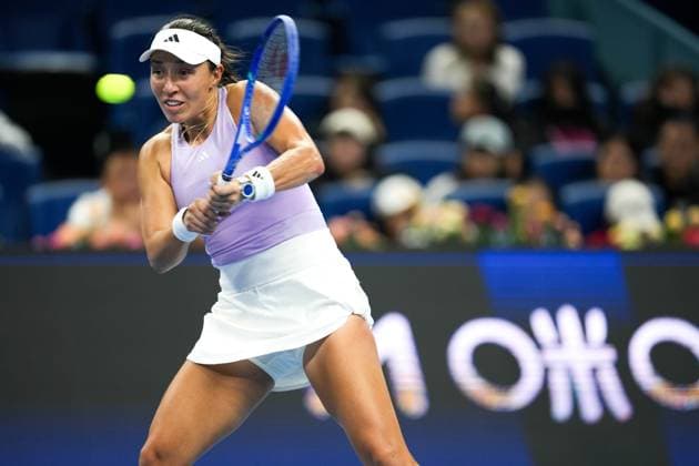(251004) -- BEIJING, Oct. 4, 2025 -- Jessica Pegula hits a return during the women s singles semifinal match between Linda Noskova of the Czech Republic and Jessica Pegula of the United States at 2025 China Open tennis tournament in Beijing, China, Oct. 4, 2025. ) (SP)CHINA-BEIJING-TENNIS-CHINA OPEN-WOMEN S SINGLES-SEMIFINAL (CN) NaxYuqi 