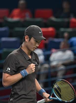 (251004) -- SHANGHAI, Oct. 4, 2025 -- Shang Juncheng celebrates during the men s singles round of 64 match between Karen Khachanov of Russia and Shang Juncheng of China at the ATP, Tennis Herren World Tour Shanghai Masters tennis tournament in Shanghai, east China, Oct. 4, 2025. ) (SP)CHINA-SHANGHAI-TENNIS-ATP TOUR-SHANGHAI MASTERS-MEN S SINGLES (CN) ChenxHaoming 