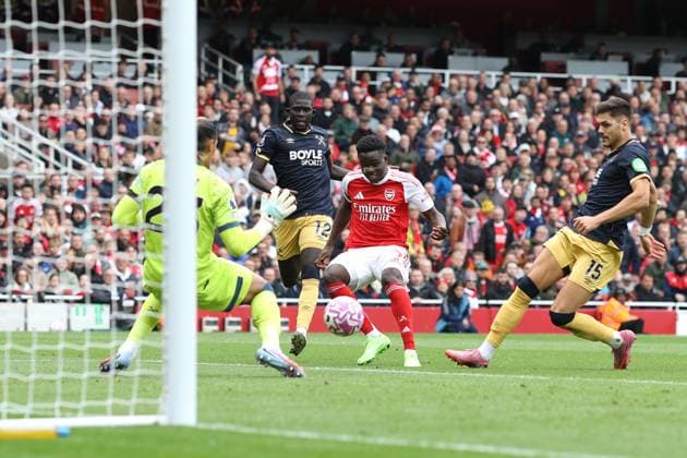 Arsenal gegen West Ham 04. Oktober 2025, London Premier League Fußball Arsenal gegen West Ham United Bukayo Saka von Arsenal trifft, aber das Tor wird vom VAR als Abseits abgelehnt Foto Charlotte Wilson Abseits London UK  Copyright: xCharlottexWilsonx xOffsidexOffside