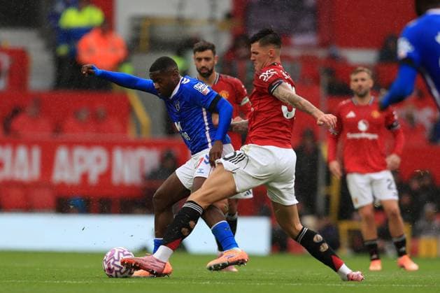 4th October 2025; Old Trafford, Manchester, England; Premier League Football, Manchester United, ManU versus Sunderland; Noah Sadiki of Sunderland is tackled by Benjamin Sesko of Manchester United  DavidxBlunsden