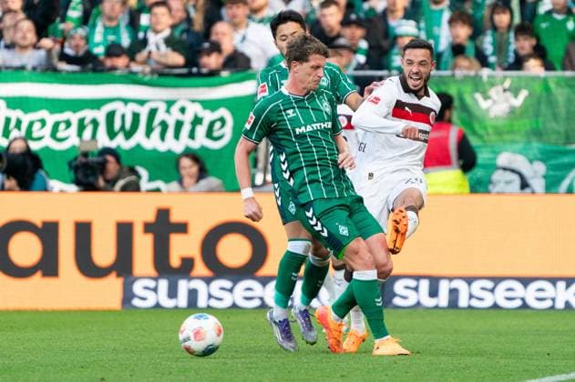 Mathias Pereira Lage FC St Pauli, 28 Pass, Jens Stage SV Werder Bremen, 06 , GER, SV Werder Bremen vs FC St Pauli, Football, Bundesliga, Matchday 6, Season 2025 2026, 04 10 2025 DFL REGULATIONS PROHIBIT ANY USE OF PHOTOGRAPHS AS IMAGE SEQUENCES AND OR QUASI VIDEO GER, SV Werder Bremen vs FC St Pauli, Football, Bundesliga, Matchday 6, Season 2025 2026, 04 10 2025 Bremen Copyright: xEibner-Pressefoto MaxxVincenx EP_MVN
