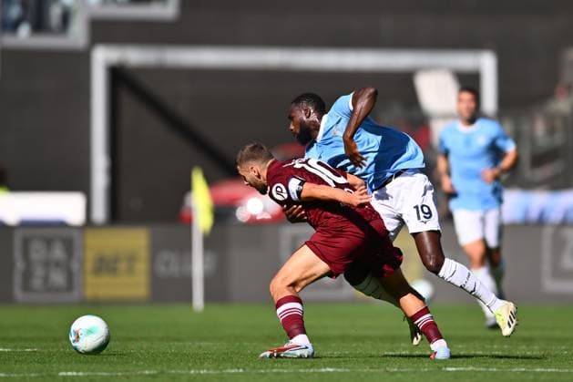 SS Lazio v Torino FC - Serie A Nikola Vlasic of Torino F.C. and Boulaye Dia of S.S. Lazio are in action during the 6th day of the Serie A Championship between S.S. Lazio and Torino F.C. at the Olympic Stadium in Rome, Italy, on October 4, 2025. Rome Italy Italy  Copyright: xDomenicoxCippitellix originalFilename:cippitelli-sslaziov251004_np6kc.jpg