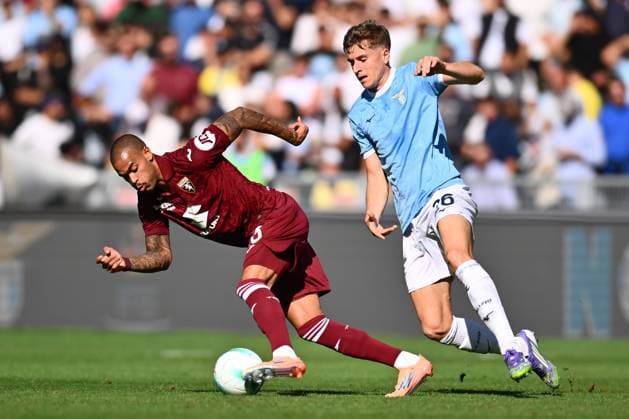 SS Lazio v Torino FC - Serie A Cyril Ngonge of Torino F.C. and Toma Basic of S.S. Lazio are in action during the 6th day of the Serie A Championship between S.S. Lazio and Torino F.C. at the Olympic Stadium in Rome, Italy, on October 4, 2025. Rome Italy Italy  Copyright: xDomenicoxCippitellix originalFilename:cippitelli-sslaziov251004_npoAh.jpg