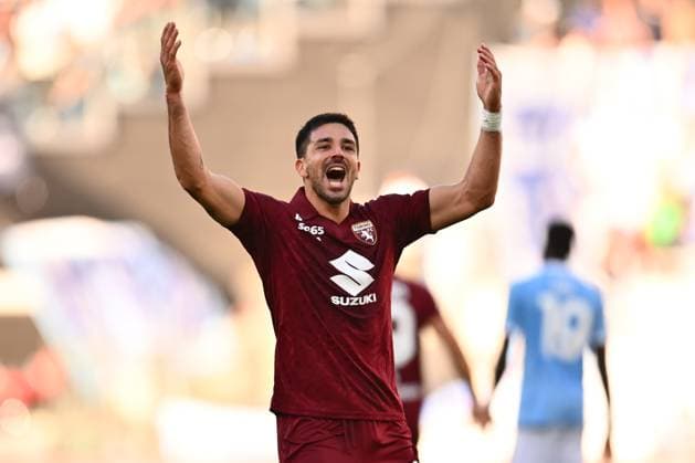 SS Lazio v Torino FC - Serie A Giovanni Simeone of Torino F.C. celebrates Che Adams goal for a 2-2 draw during the 6th day of the Serie A Championship between S.S. Lazio and Torino F.C. at the Olympic Stadium in Rome, Italy, on October 4, 2025. Rome Italy Italy  Copyright: xDomenicoxCippitellix originalFilename:cippitelli-sslaziov251004_npbd1.jpg