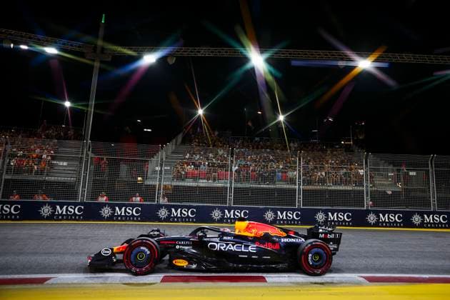 F1 - SINGAPORE GRAND PRIX 2025 01 VERSTAPPEN Max (nld), Red Bull Racing RB21, action during the 2025 Formula 1 Singapore Grand Prix, 18th round of the 2025 FIA Formula One World Championship, WM, Weltmeisterschaft from October 3 to 5, 2025 on the Marina Bay Street Circuit, in Singapore - SingaporeSingapore  Copyright: xEricxAlonsox