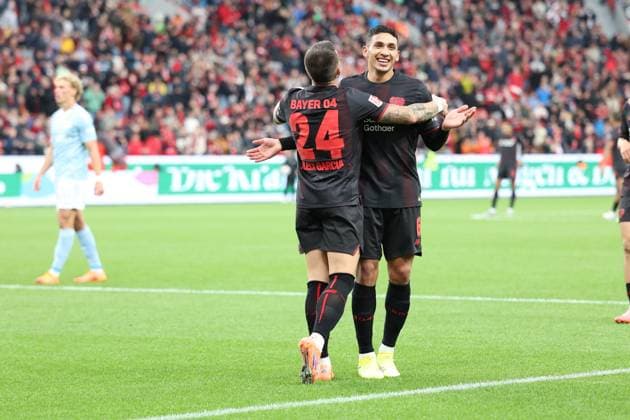04 10 2025, xrekx, Fussball 1 Bundesliga, Bayer 04 Leverkusen 1 FC Union Berlin v l Aleix Garcia Bayer 04 Leverkusen Equi Fernandez Bayer 04 Leverkusen jubeln DFL DFB REGULATIONS PROHIBIT ANY USE OF PHOTOGRAPHS as IMAGE SEQUENCES and or QUASI VIDEO Leverkusen