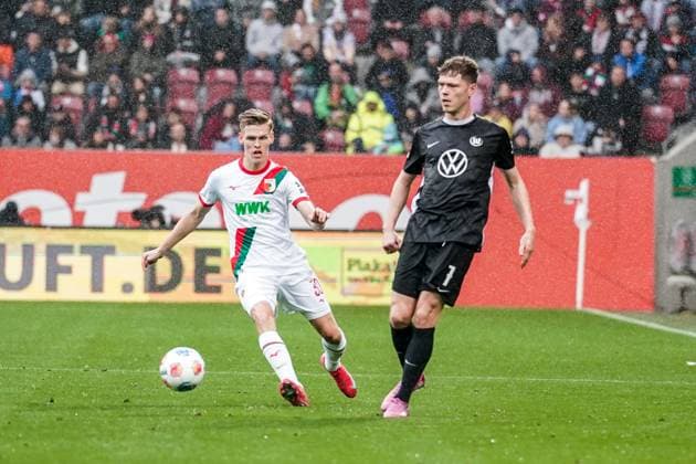 1 Bundesliga 2025 2026 6 Matchday 04 10 2025 FC Augsburg vs VfL Wolfsburg WWK Arena Augsburg, Germany Anton Kade FC Augsburg , Andreas Skov Olsen VfL Wolfsburg Copyright: xLukaxKolanovicx