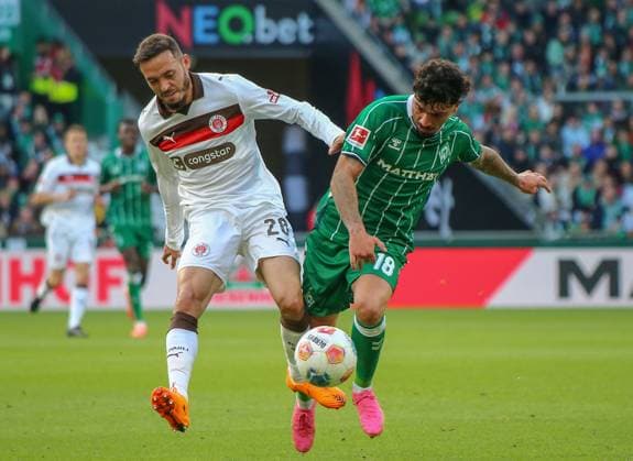 Germany Soccer Bundesliga 2025 26, Matchday 6 SV Werder Bremen vs FC St Pauli Weserstadion Stadion Bremen Mathias Pereira Situation FC St Pauli, 28 Cameron Puertas SV Werder Bremen, 18 Bremen Copyright: xAymanxAlahmedx