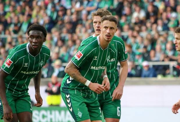 Germany Soccer Bundesliga 2025 26, 6 Matchday SV Werder Bremen vs FC St Pauli Weserstadion Stadion Bremen Jens Stage SV Werder Bremen, 6 Yukinari Sugawara SV Werder Bremen, 3 Stefan Smarkalev SV Werder Bremen, 37 Bremen Copyright: xAymanxAlahmedx