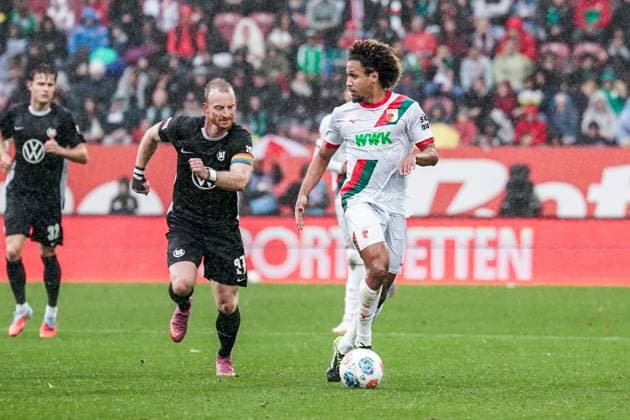 1 Bundesliga 2025 2026 6 Matchday 04 10 2025 FC Augsburg vs VfL Wolfsburg WWK Arena Augsburg, Germany Maximilian Arnold VfL Wolfsburg , Han Noah Massengo FC Augsburg Copyright: xLukaxKolanovicx