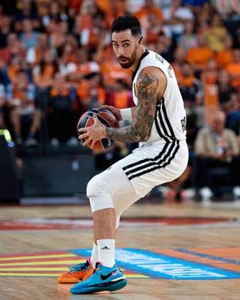 Valencia Basket And Virtus Bologna - Euroleague Basketball Regular Season Round 2 Luca Vildoza of Virtus Bologna is in action during the Euroleague Basketball Regular Season Round 2 match between Valencia Basket and Virtus Bologna at Roig Arena in Valencia, Spain, on October 3, 2025. Valencia Spain  Copyright: xDavidxAliagax originalFilename:aliaga-valencia251003_npLqZ.jpg