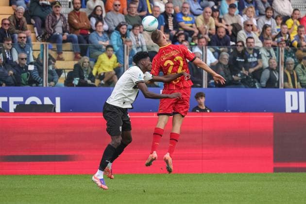 October 4, 2025, Parma, Italy: Header of Lecce™s Francesco Camarda during the italian soccer Serie A match between Parma Calcio vs US Lecce on october 04, 2025 at the Stadio Ennio Tardini in Parma, Italy. ANSA . Soccer: Serie A; Parma Vs Lecce  - ZUMAa110 20251004_zaf_a110_031 Copyright: xLorenzoxCattanix