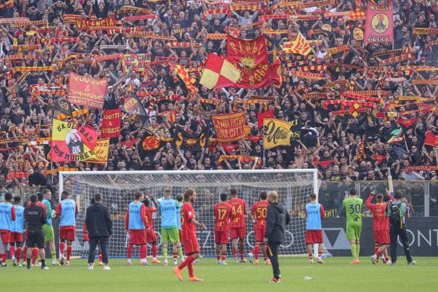 October 4, 2025, Parma, Italy: US Lecce players greet the supporters after the italian soccer Serie A match between Parma Calcio vs US Lecce at the Stadio Ennio Tardini in Parma, Italy, 04 October 2025.ANSA Soccer: Serie A; Parma Vs Lecce  - ZUMAa110 20251004_zaf_a110_032 Copyright: xLorenzoxCattanix