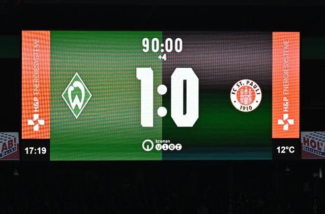 GER, 1 FBL, SV Werder Bremen vs FC St Pauli 04 10 2025, wohninvest Weserstadion, Bremen, GER, 1 FBL, SV Werder Bremen vs FC St Pauli im Bild picture shows Anzeigentafel Feature, Impression Spielstand 1 0 nordphotoxGmbHx xKokenge nph00001
