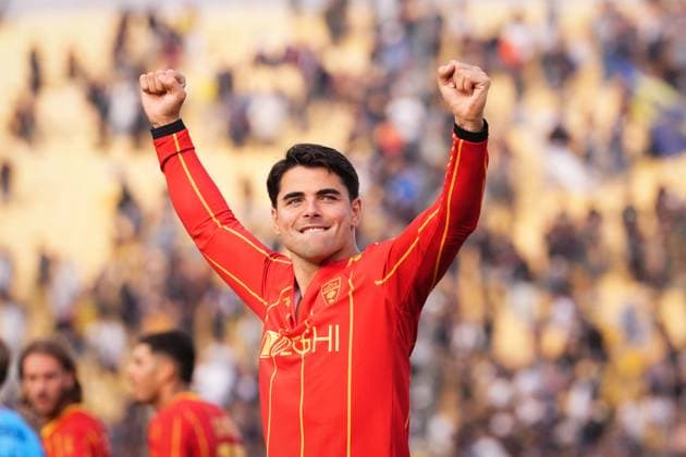 LecceÕs Riccardo Sottil celebrates for the victory at the end of the Serie A soccer match between Parma and Lecce at Ennio Tardini Stadium in Parma, North Italy, Saturday, October 4, 2025. Soccer  Copyright: xMassimoxPaolone LaPressex