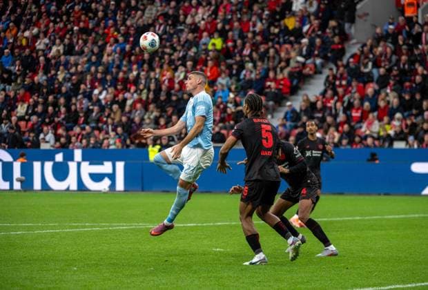 Soccer, Men, Season 2025 2026, 1 Bundesliga 6 Matchday , Bayer 04 Leverkusen 1 FC Union Berlin, v l Andrej Ilic 1 FC Union Berlin , Loic Bade Leverkusen , Jarell Quansah Leverkusen , 04 10 2025, Copyright: xMatthiasxKochx