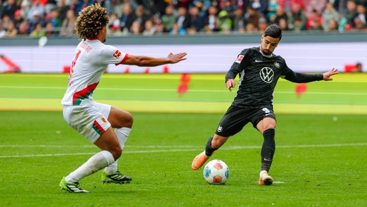 Mohamed Amoura 9, VfL Wolfsburg at the match between FC Augsburg v VfL Wolfsburg, Soccer, Men, Bundesliga, 2025 2026, Matchday 6 on 04 10 2025 in Augsburg, WWK Arena DFL and DFB regulations prohibit any use of photographs as image sequences and or quasi video Bayern Germany