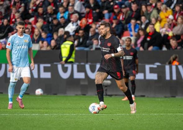 Soccer, Men, Season 2025 2026, 1 Bundesliga 6 Matchday , Bayer 04 Leverkusen 1 FC Union Berlin, v l Andrej Ilic 1 FC Union Berlin , Robert Andrich Leverkusen , 04 10 2025, Copyright: xMatthiasxKochx