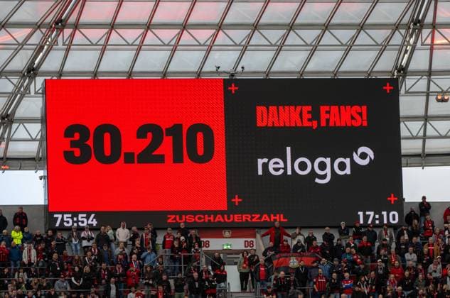 Soccer, Men, Season 2025 2026, 1 Bundesliga 6 Matchday , Bayer 04 Leverkusen 1 FC Union Berlin, Scoreboard with number of spectators 30210, 04 10 2025, Copyright: xMatthiasxKochx