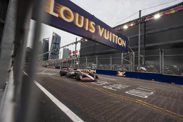 Formula 1 Singapore Airlines Singapore Grand Prix 2025 Alexis Perrin OVERTAKE MAXPPP - Singapore 04 10 2025 31 OCON Esteban (fra), MoneyGram Haas F1 Team, action at the Formula 1 Singapore Airlines Singapore Grand Prix 2025, the 18th round of the 2025 FIA Formula 1 World Championship, WM, Weltmeisterschaft at the Marina Bay Street Circuit in Singapore, Singapore, from 2 to 5 October 2025 Singapore Marina Bay Street Circuit Singapore  Copyright: xOVERTAKE MAXPPPxAlexisxPerrinx OVT202510042664 OVT202510042664