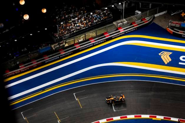 Formula 1 Singapore Airlines Singapore Grand Prix 2025 Alexis Perrin OVERTAKE MAXPPP - Singapore 04 10 2025 81 PIASTRI Oscar (aus), McLaren F1 Team, action top shot of the track at the Formula 1 Singapore Airlines Singapore Grand Prix 2025, the 18th round of the 2025 FIA Formula 1 World Championship, WM, Weltmeisterschaft at the Marina Bay Street Circuit in Singapore, Singapore, from 2 to 5 October 2025 Singapore Marina Bay Street Circuit Singapore  Copyright: xOVERTAKE MAXPPPxAlexisxPerrinx OVT202510042692 OVT202510042692