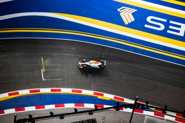 Formula 1 Singapore Airlines Singapore Grand Prix 2025 Alexis Perrin OVERTAKE MAXPPP - Singapore 04 10 2025 30 LAWSON Liam (nld), Visa Cash APP Racing Bulls, action top shot of the track at the Formula 1 Singapore Airlines Singapore Grand Prix 2025, the 18th round of the 2025 FIA Formula 1 World Championship, WM, Weltmeisterschaft at the Marina Bay Street Circuit in Singapore, Singapore, from 2 to 5 October 2025 Singapore Marina Bay Street Circuit Singapore  Copyright: xOVERTAKE MAXPPPxAlexisxPerrinx OVT202510042701 OVT202510042701