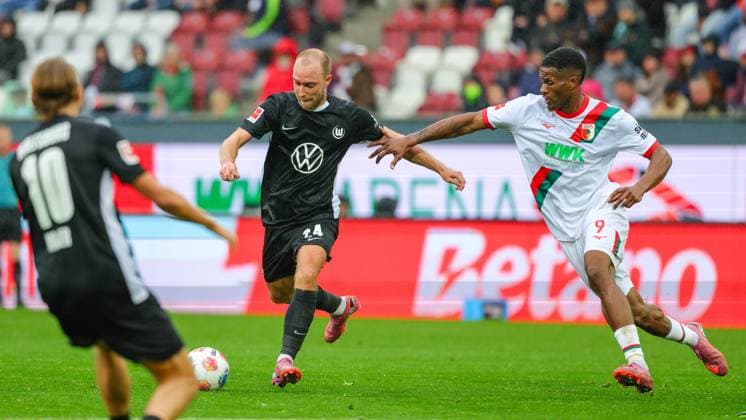 Christian Eriksen 24, VfL Wolfsburg and Samuel Essende 9, FC Augsburg at the match between FC Augsburg v VfL Wolfsburg, Soccer, Men, Bundesliga, 2025 2026, Matchday 6 on 04 10 2025 in Augsburg, WWK Arena DFL and DFB regulations prohibit any use of photographs as image sequences and or quasi video Bayern Germany