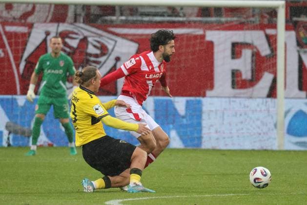 23 Lars Gindorf Aachen, l , 5 Dominik Pelivan Energie Cottbus Football 3 League 2025 2026 FC Energie Cottbus Alemannia Aachen