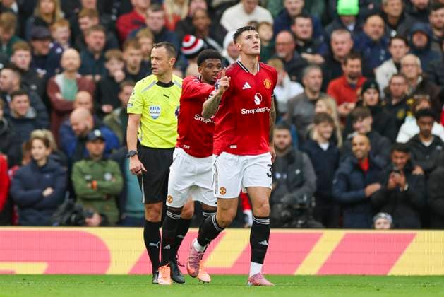 Manchester United, ManU FC v Sunderland AFC, Premier League Manchester United Benjamin Sesko (30) scores a GOAL 2-0 and celebrates during the Manchester United FC v Sunderland AFC English Premier League match at Old Trafford, Manchester, England, United Kingdom on 4 October 2025 Credit: Phil Duncan Every Second Media Editorial use only. All images are copyright Every Second Media Limited. No images may be reproduced without prior permission. All rights reserved. Premier League and Football League images are subject to licensing agreements with Football DataCo Limited. see https: www.football-dataco.com Copyright: xIMAGO EveryxSecondxMediax ESM-1614-0059 PhilxDuncanx xEveryxSecondxMediax