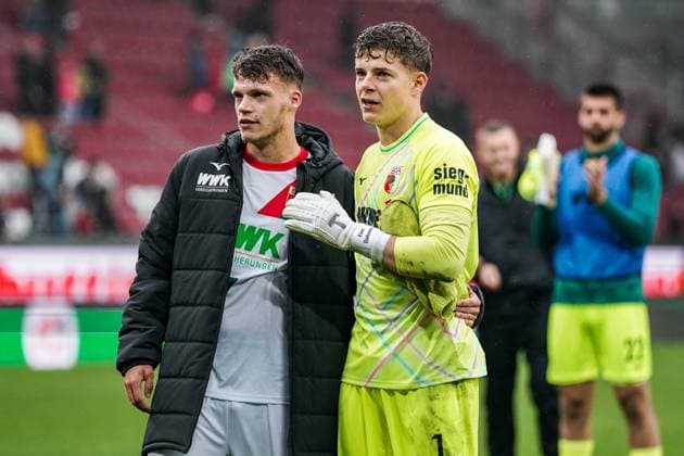 1 Bundesliga 2025 2026 6 Matchday 04 10 2025 FC Augsburg vs VfL Wolfsburg WWK Arena Augsburg, Germany Robin Fellhauer FC Augsburg , Finn Dahmen FC Augsburg Copyright: xLukaxKolanovicx