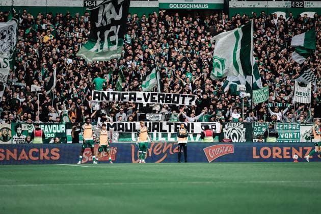 Soccer Men Season 2025 2026 1 Soccer Bundesliga 6 Matchday SV Werder Bremen vs FC St Pauli 04 10 2025 Werder Fans with a banner Antifa Ban Maul Halten Bremen Weserstadion Bremen Germany