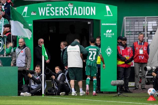 27 Felix Agu Bremen was treated and then later substituted Germany , Bremen , Weserstadion , Football , 1 Bundesliga , SV Werder Bremen FC St Pauli