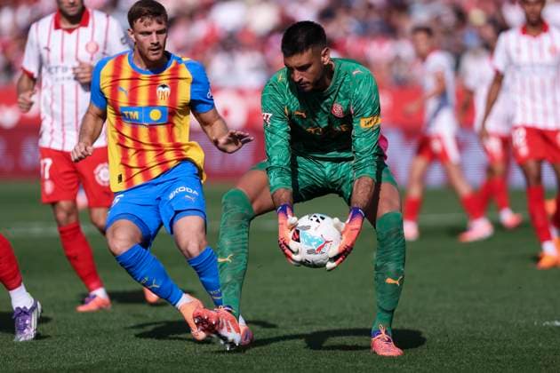 October 4, 2025, Girona, Girona, SPAIN: Paulo Gazzaniga of Girona FC in action during the Spanish league, La Liga EA Sports, football match played between Girona FC and Valencia CF at Montilivi stadium on October 04, 2025 in Girona, Spain. Girona SPAIN - ZUMAa181 20251004_zaa_a181_040 Copyright: xJavierxBorregox