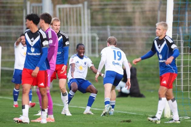 04 10 2025, Soccer, Men, Regionalliga Nord, Matchday 13, BSV Kickers Emden Hamburger SV II Goal celebration for 1 0 by Theo Schröder white 19 BSV Kickers Emden
