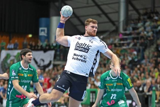Handball DAIKIN HBL SC DHfK Leipzig SG Flensburg Handewitt 04 10 2025 Johannes Golla 4, SG Flensburg Handewitt throws on goal Handball, DAIKIN HBL, 1 Bundesliga, Saison 2025 2026, 7 Spieltag SC DHfK Leipzig vs SG Flensburg Handewitt am 04 10 2025 in der Quarterback Immobilien Arena Leipzig Copyright: xBEAUTIFULxSPORTS JanxKaeferx