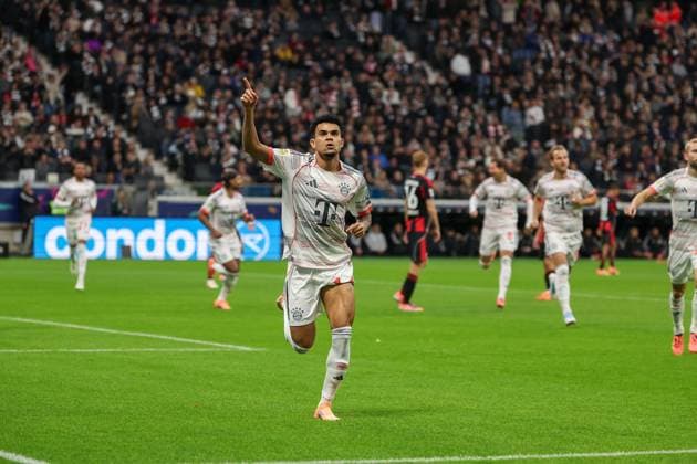 2025 10 04 xJAx Soccer 1 Bundesliga Eintracht Frankfurt FC Bayern München v l ,Luis Diaz FC Bayern München Torjubel, Goal celebration, celebrate the goal DFL DFB REGULATIONS PROHIBIT ANY USE OF PHOTOGRAPHS as IMAGE SEQUENCES and or QUASI VIDEO Copyright: JoaquimxFerreira