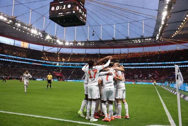 2025 10 04 xJAx Soccer 1 Bundesliga Eintracht Frankfurt FC Bayern München v l ,Torjubel, Goal celebration, celebrate the goal um Luis Diaz FC Bayern München DFL DFB REGULATIONS PROHIBIT ANY USE OF PHOTOGRAPHS as IMAGE SEQUENCES and or QUASI VIDEO Copyright: JoaquimxFerreira