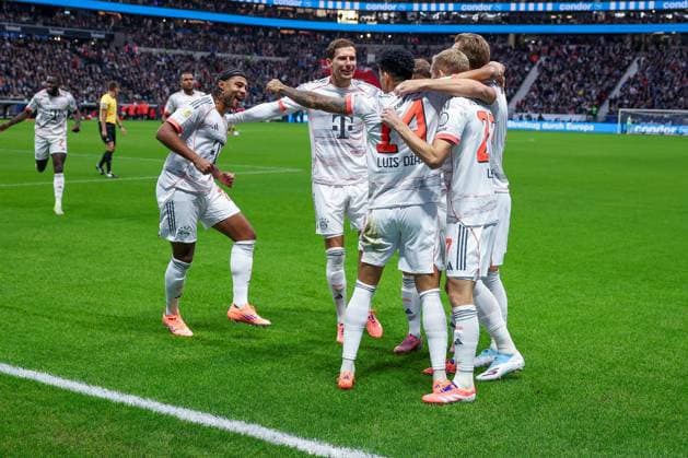Celebration at Serge Gnabry 7 FC Bayern Muenchen , Leon Goretzka 8 FC Bayern Muenchen Luis Diaz 14 FC Bayern Muenchen and Konrad Laimer 27 FC Bayern Muenchen after the 0 1, Eintracht Frankfurt vs FC Bayern Muenchen, DFL, Bundesliga, Season 2025 2026, Deutsche Bank Park, Hinrunde, 6 Spieltag, 04 10 2025 DFB regulations prohibit any use of photographs as image sequences and or quasi video Frankfurt Hessen Germany Copyright: xkolbert-press MartinxAgüerax