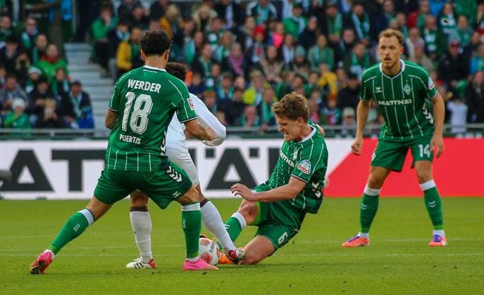 Germany Soccer Bundesliga 2025 26, 6 Matchday SV Werder Bremen vs FC St Pauli Weserstadion Stadion Bremen Cameron Puertas SV Werder Bremen, 18 Jens Stage SV Werder Bremen, 6 Bremen Copyright: xAymanxAlahmedx