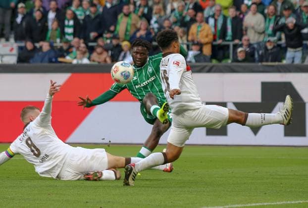 Germany Soccer Bundesliga 2025 26, Matchday 6 SV Werder Bremen vs FC St Pauli Weserstadion Stadion Bremen Victor Boniface SV Werder Bremen, 44 Eric Smith FC St Pauli, 8 Bremen Copyright: xAymanxAlahmedx