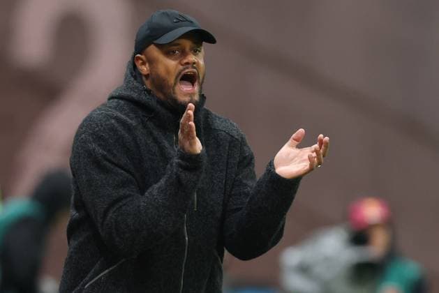 Eintracht Frankfurt FC Bayern Munich, 1 FBL Coach Vincent Kompany Bayern Munich Bundesliga match between Eintracht Frankfurt and FC Bayern Munich on October 4, 2025 at Deutsche Bank Park in Frankfurt am Main , Frankfurt am Main Hessen Germany Deutsche Bank Park