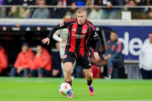 Jonathan Burkardt (Eintracht Frankfurt) kontrolliert den Ball, Bundesliga, Eintracht Frankfurt v FC Bayern München, Deutsche Bank Park am 04. October 2025 in Frankfurt am Main, Deutschland. (Foto von Marco Steinbrenner DeFodi Images) Jonathan Burkardt (Eintracht Frankfurt) controls the ball, Bundesliga, Eintracht Frankfurt v FC Bayern München, Deutsche Bank Park, October 4, 2025 in Frankfurt am Main, Germany. (Photo by Marco Steinbrenner DeFodi Images) DFL regulations prohibit any use of photographs as image sequences and or quasi-video. Jonathan Burkardt Eintracht Frankfurt controls the ball, Bundesliga, Eintracht Frankfurt v FC Bayern München, Deutsche Bank Park am 04 October 2025 in Frankfurt am Main, Germany Photo by Marco Steinbrenner DeFodi Images Jonathan Burkardt Eintracht Frankfurt controls the ball, Bundesliga, Eintracht Frankfurt v FC Bayern München, Deutsche Bank Park, October 4, 2025 in Frankfurt am Main, Germany Photo by Marco Steinbrenner DeFodi Images DFL regulations prohibit any use of photographs as image sequences and or quasi video