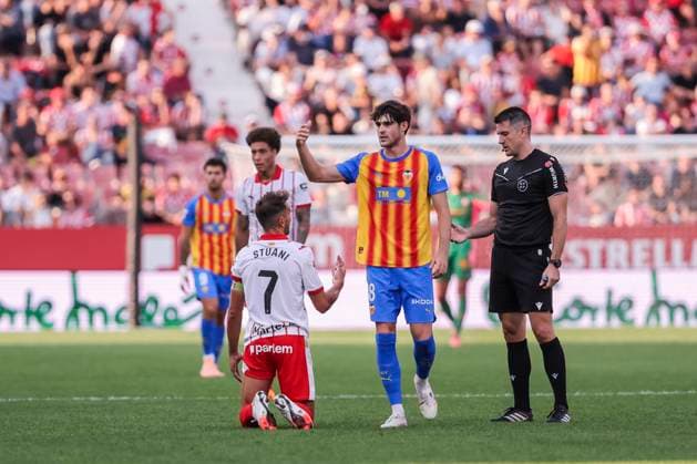 October 4, 2025, Girona, Girona, SPAIN: Cristhian Stuani of Girona FC protest during the Spanish league, La Liga EA Sports, football match played between Girona FC and Valencia CF at Montilivi stadium on October 04, 2025 in Girona, Spain. Girona SPAIN - ZUMAa181 20251004_zaa_a181_165 Copyright: xJavierxBorregox